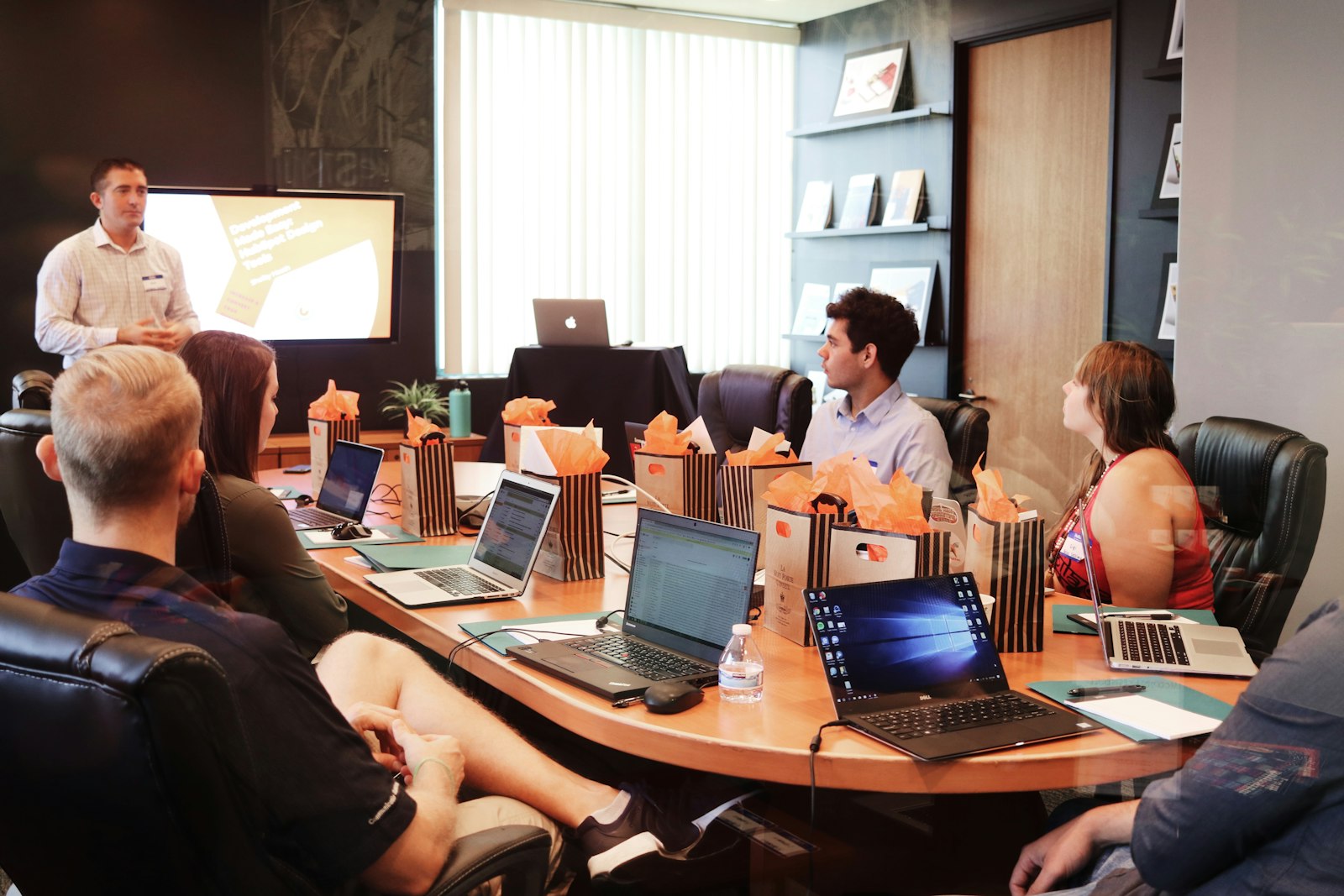 How to manage ten creators at once without dropping any of them